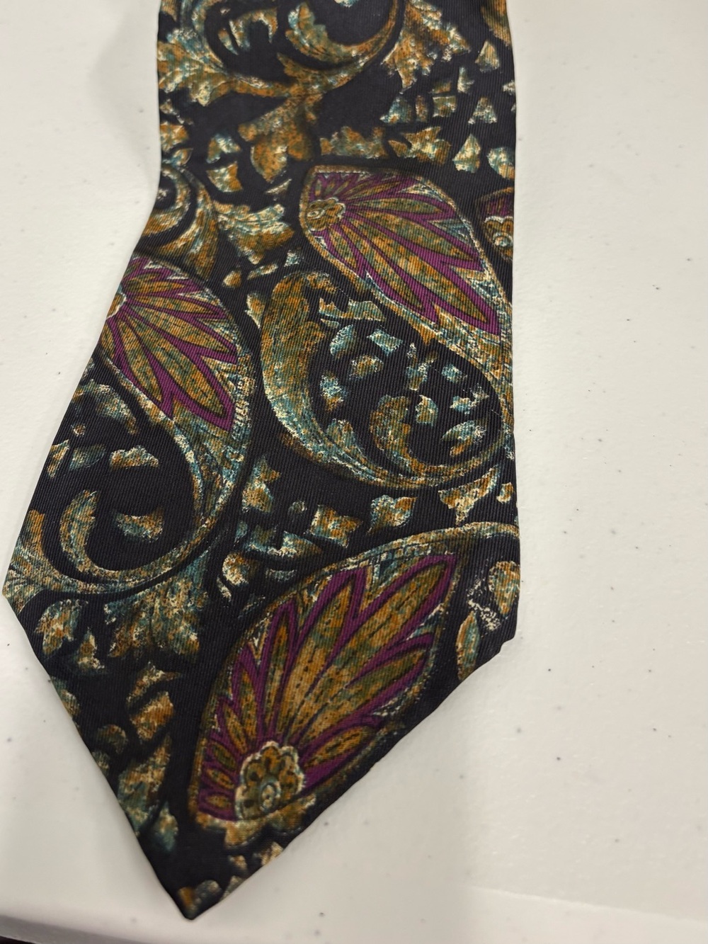 Oscar de la Renta Couture Collection Tie 100% Silk 58" x 3.75" Floral Paisley